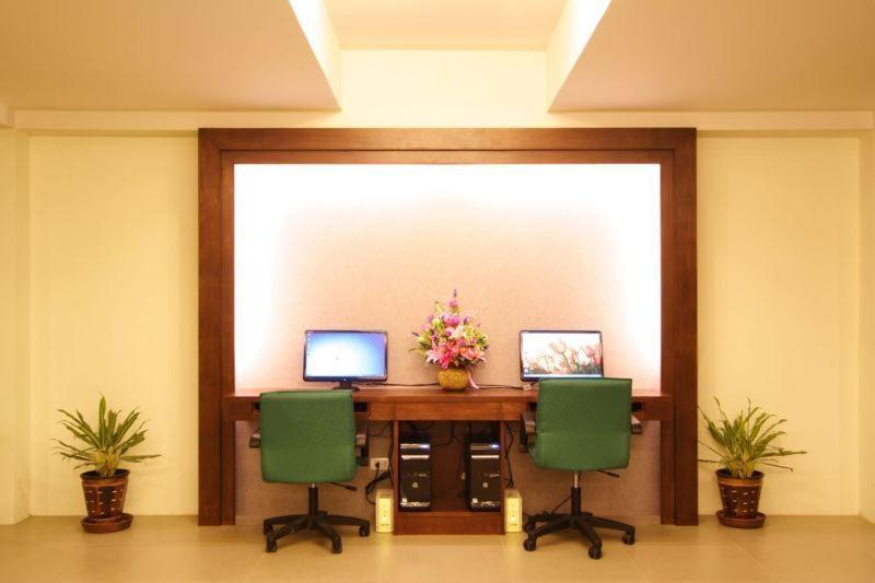 Kalim Beach Place Patong Екстер'єр фото