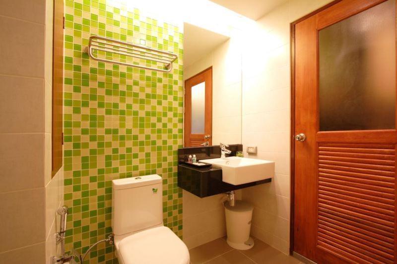 Kalim Beach Place Patong Екстер'єр фото